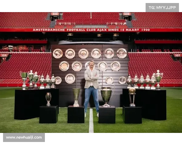 荣誉时刻奖杯合影见证辉煌时刻拼搏与荣耀的完美呈现